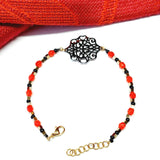 Bracelet fin rouge avec rosace noire