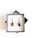 Corinne Lannel Bijoux - boucles d'oreilles courtes crochet plaqué or livrée dans une boite cadeau