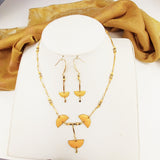 Collier resine jaune et dore eventail