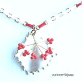 Collier fin rouge et écru effet corail