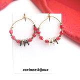 Boucles d'oreilles créoles rouge fines et légères. Pièce unique. Fait main par Corinne Lannel à Beynes.