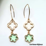 Jolies boucles d'oreilles originales en forme de trèfles en acier inoxydable complétée d'une feuille en verre.
Boucles d'oreilles artisanales faites par Corinne Lannel à Beynes 