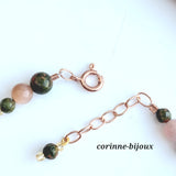 bracelet en pierre fine d unakite une pierre vert kaki et en pierre de lune saumon en rappel du veinage de la pierre d'unakite. Fermoir en plaqué or rose et ajustable. Bracelet fait main et unique crée à Beynes dans les Yvelines
