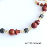 Bracelet aux couleurs naturelles et discrètes, composé de pierres fines en jaspe rouge de couleur rouge brique et de pierre fine la pyrite couleur laiton. Bijou unique fait main crée  à Beynes dans les Yvelines.