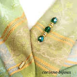 Broche fibule avec perles en verre à facettes vert foncé.
Bijou fait main par Corinne Lannel à Beynes 