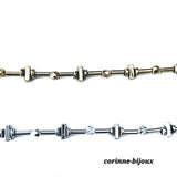 Collier original et moderne de couleur neutre