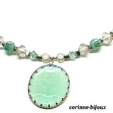 Bijoux unique avec pendentif plat en verre a facette vert clair 