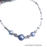 Collier en verre bleu violet irisé. Intercalaires en hématite argenté
Collier crée à Beynes dans les Yvelines.