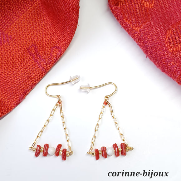 Boucles d'oreilles chaine plaqué or corail rouge et nacre