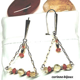 Boucles d’oreilles pendantes artisanales en citrine et cornaline avec finition plaqué or, design triangulaire et pierres aux tons dorés et orangés – Corinne-Bijoux.