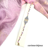 joli bracelet fin et élégant avec sa partie centrale en strass. Un contour fin en perles de verre et de cristal rose. Fermoir en acier doré inoxydable. Bracelet fait main et unique. Bracelet crée à Beynes dans les Yvelines.