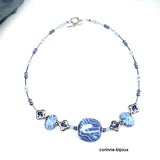 Collier céramique bleu ciel et argenté peint à la main