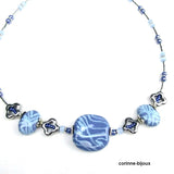Collier céramique bleu ciel et argenté peint à la main