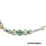 Collier composé de perles a facettes bi effet mat et brillant avec un pendentif en verre plat