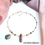 collier original et élégant en pierre fine unakite et pierre de lune saumon.
Collier fait main et unique crée à Beynes dans les Yvelines