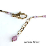 collier de couleur vieux rose et mauve avec pendentif en laiton artisanal découpé au laser aux nuances de roses.  Fermoir en acier doré inoxydable. 
Collier fait main à Beynes dans les yvelines.