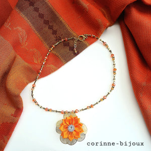 Collier fleur en satin orange et doré