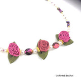 collier fleurs rose