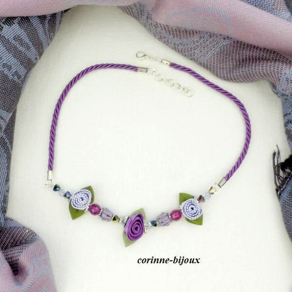 Collier en tissu violet et mauve